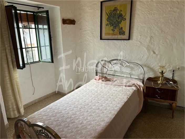 Foto c37813d4-e840-4a01-b28a-01190235f672. Casa adossada amb aparcament a Priego de Córdoba