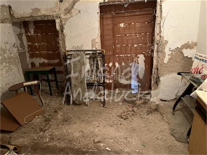Foto c8e6ef9e-47a8-45b5-a4a1-6c582d0ca4fd. Casa adossada amb aparcament a Priego de Córdoba