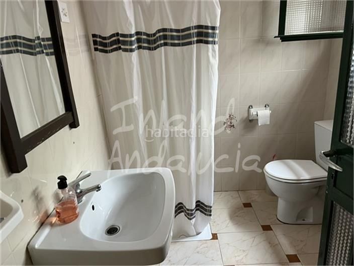 Foto e9ec0ba0-439c-432d-947a-de83484af392. Casa adossada amb aparcament a Priego de Córdoba