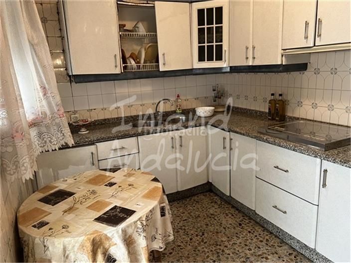 Foto d098fe33-5160-4801-bda9-74d75166bb71. Casa adosada en Luque