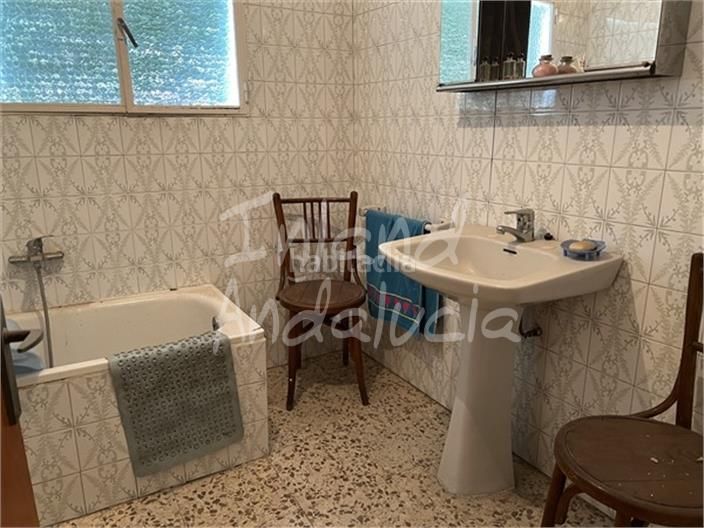 Foto d68c53b0-8d55-4987-b44e-956e61aff671. Casa adosada en Luque