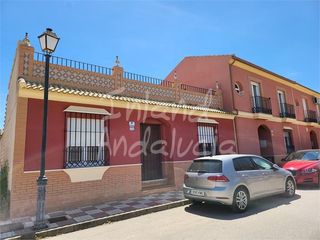 Casa adossada a Fuente de Piedra