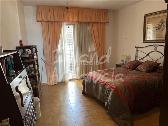 Foto a5812bf6-89bd-4c8a-b6c3-cd482ba5788f. Casa adossada amb aparcament a Frailes