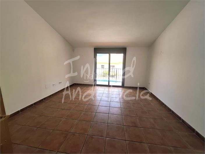 Foto 4c6abacd-ecc6-4772-bb8b-d13514223355. Apartament amb aparcament piscina a Alcaucín