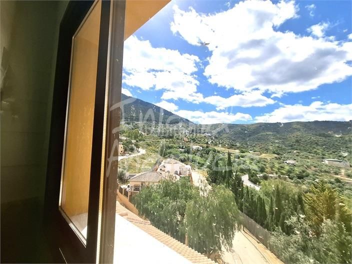 Foto a02d6e3f-18cb-4834-9427-eb77351aa0d3. Apartament amb aparcament piscina a Alcaucín