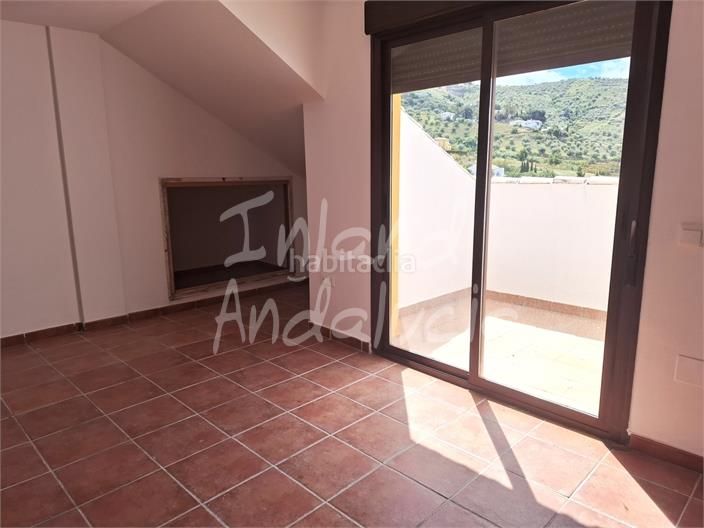 Foto b88c4b3c-074f-48e5-9a0b-409bbc43e1c5. Apartamento en Alcaucín