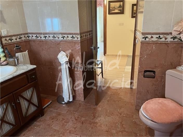 Foto a5a41cf6-cbce-4f83-b7b9-d3333c4a5196. Casa adosada en Luque