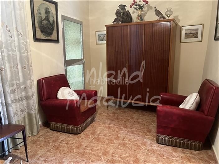 Foto c57726ee-3f9c-44d7-8e7d-851134a1ee0c. Casa adosada en Luque