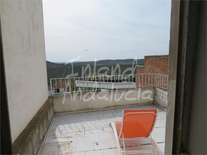 Foto 440d2111-f09c-4461-a410-23b0abf1c020. Casa adossada a Alcaudete