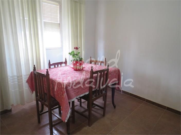 Foto a561ab8e-29d4-45d9-8f04-7b10296c2991. Casa adossada a Alcaudete