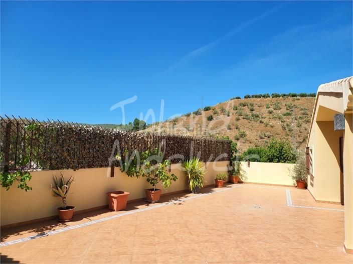 Foto c8803caf-ac93-4ccf-8b1d-d28b975ed835. Casa adossada amb aparcament a Cuevas Bajas