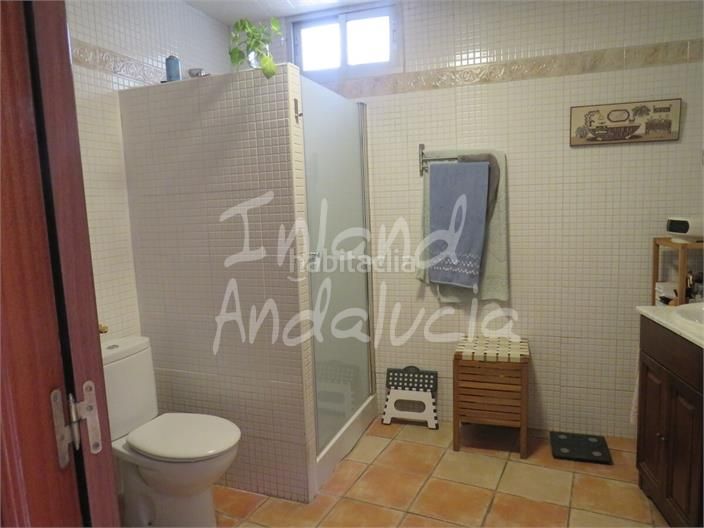 Foto 45ae5548-df63-43f7-94a2-3ce360663f82. Casa adosada en Martos