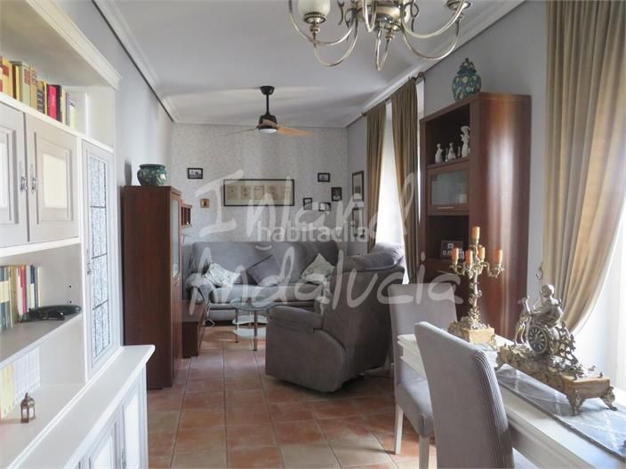 Foto 7099b4df-1470-4f4b-aaba-202e5b1f8904. Casa adosada en Martos