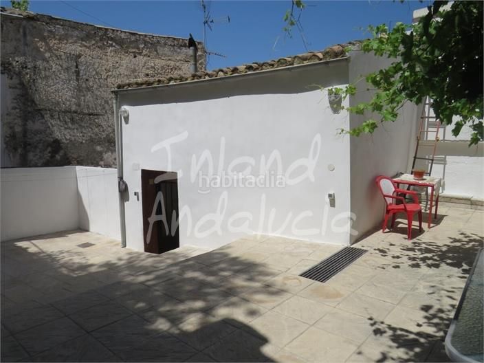 Foto c7cf754f-5629-4b01-b95d-e3587edfc89e. Casa adosada en Martos