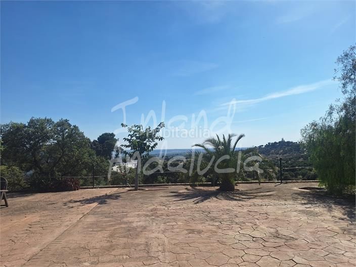 Foto fc1a4fb5-8505-485f-af20-4e6b0000f057. Chalet en Andújar