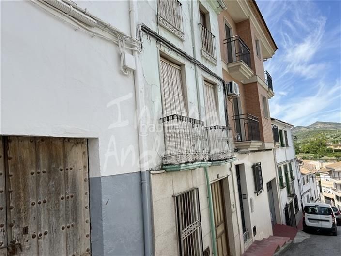 Foto 0b7abbce-d109-48ab-8c17-f626f65023c4. Casa adossada a Castillo de Locubín