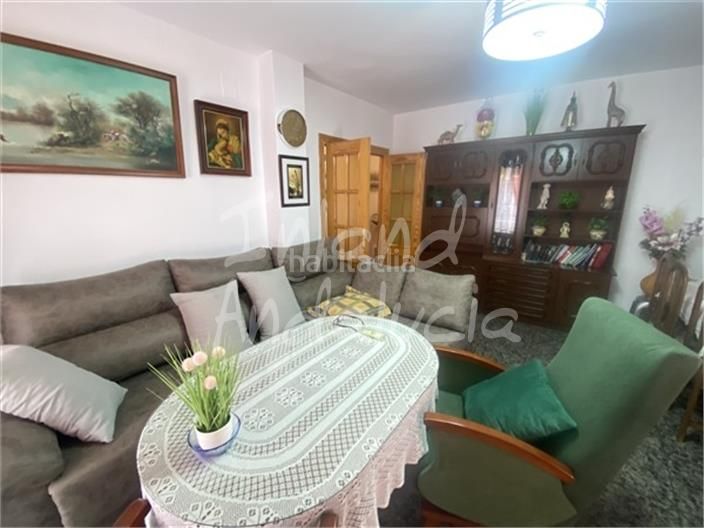 Foto 6f0d96ab-8e3d-4f4c-a536-fdffe47f8798. Apartament amb aparcament a Montefrío