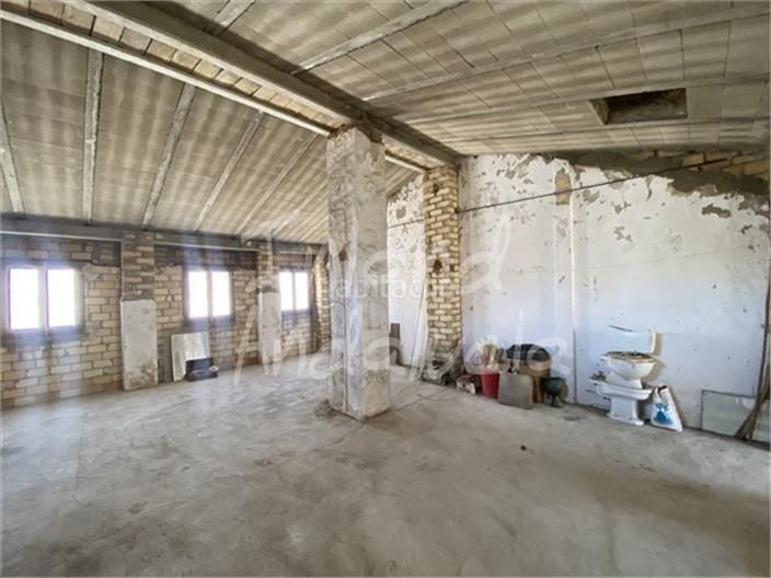Foto b12fd1a4-bcd7-43bb-88c8-20e29756be85. Casa adossada amb aparcament a Monturque