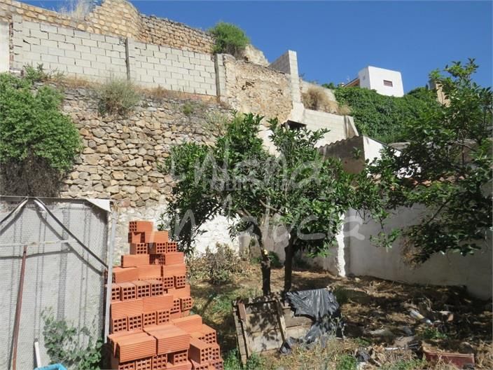 Foto bcad5507-6c97-4b13-88fe-2e4d80883f5a. Casa adossada a Alcaudete