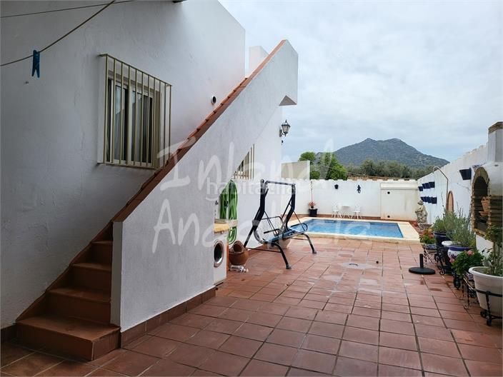 Foto 15ce8c05-9adb-4474-a01d-87cd899b55f3. Casa amb aparcament piscina a Lora de Estepa