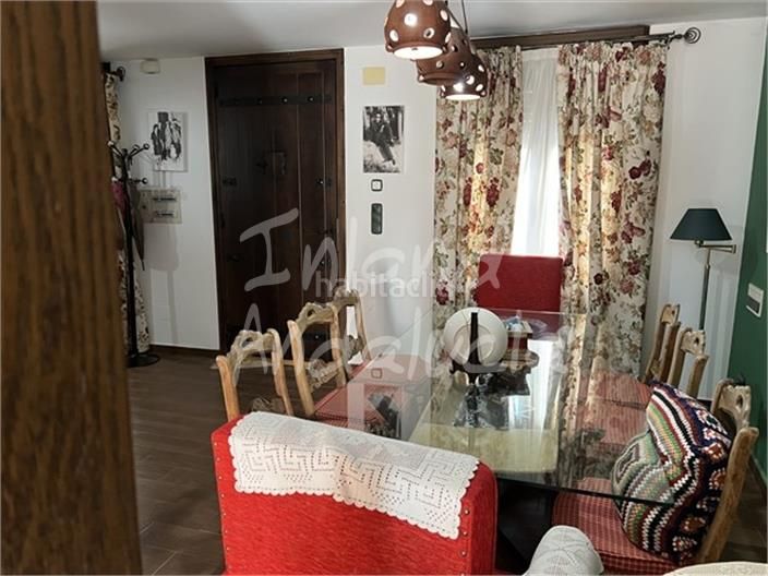 Foto 10b7a714-b0d5-40d1-a52d-557cbae2b9ae. Casa adossada a Frailes