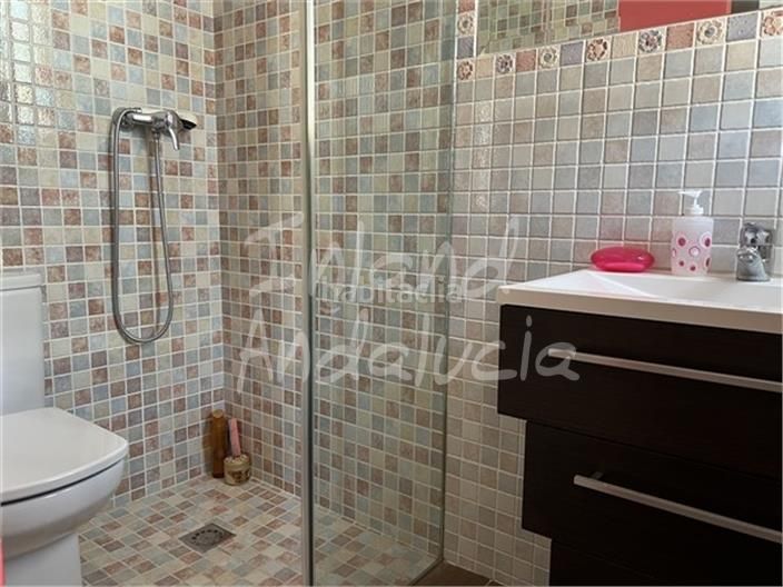 Foto dc71d57d-e66f-4b12-a20a-ee55d49224df. Casa adossada a Frailes