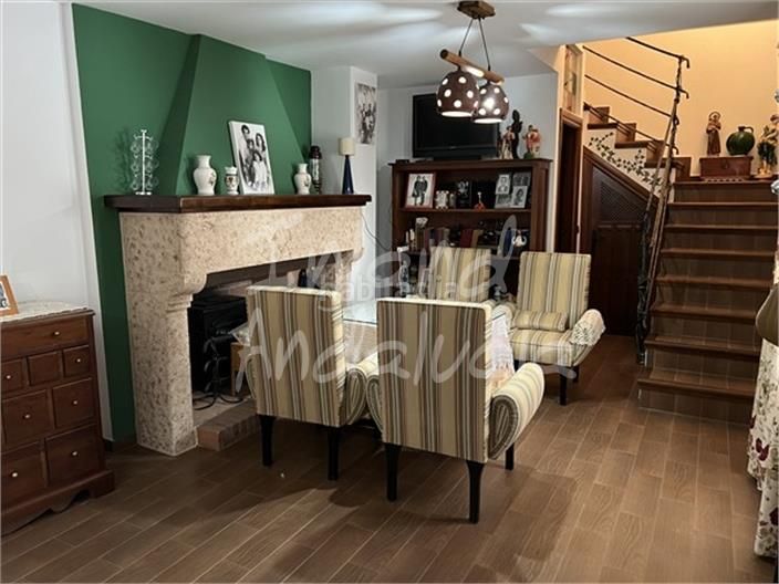Foto e36a256c-f2a9-42d4-8921-79b75a873a20. Casa adossada a Frailes