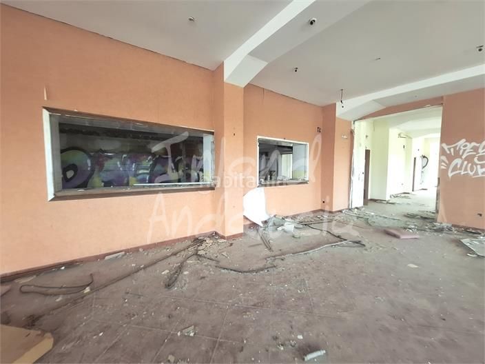 Foto 8deeb5c9-e0ae-4a3a-9fa3-44eed58f8a1d. Local comercial a Loja