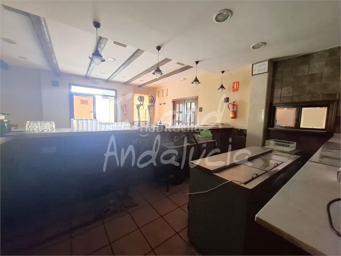 Foto ff97fbe5-52ec-4a7d-911a-9e4cbb2dc30c. Local comercial a Loja