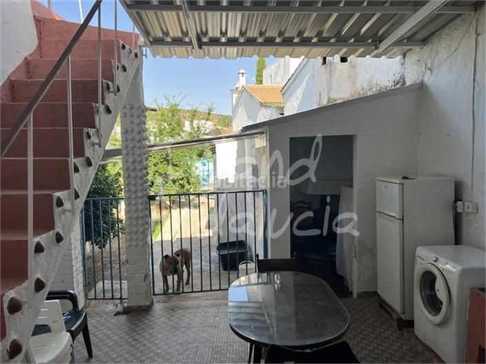 Foto d554c7da-b4cb-4d9c-83e7-2354948f3f98. Casa adossada amb aparcament piscina a Castillo de Locubín