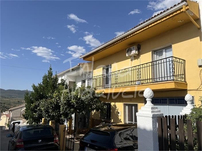 Foto e5a69626-0e5f-4b4a-b792-3bedc52173ae. Casa adossada amb aparcament piscina a Castillo de Locubín