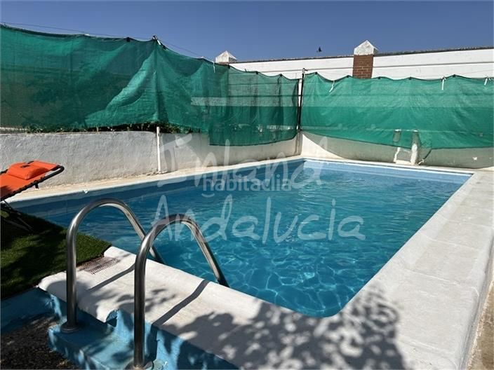 Foto f1a9257f-42c3-4e8d-b798-88e07f624bb7. Casa adossada amb aparcament piscina a Castillo de Locubín