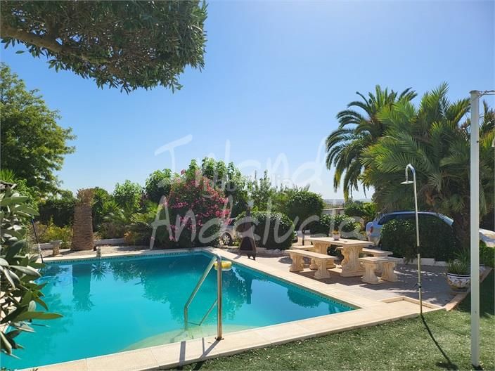 Foto 13f7cdc7-f36d-4d43-ac45-44ca8e1450d6. Casa amb piscina a Marchena