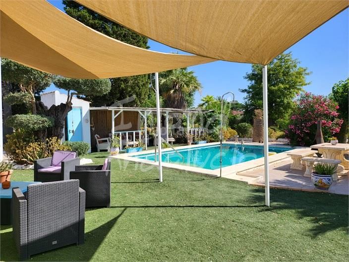 Foto 93621579-8277-4c4d-886e-a5d09bf1c589. Casa amb piscina a Marchena
