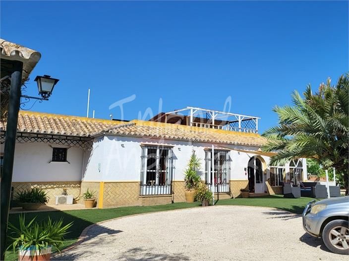 Foto eb1839ed-d576-4482-8ba5-2c396bef4093. Casa amb piscina a Marchena
