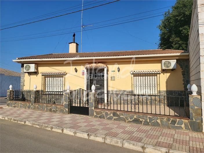 Foto 5b1cf27d-4b39-4134-bbc1-280cbbeb9762. Casa amb aparcament piscina a Fuente de Piedra