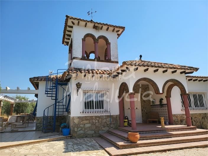 Foto e9262e98-07e1-4486-9e84-8375574439a3. Casa amb piscina a Puente Genil