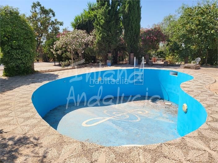 Foto f8bc4c02-dc5f-4c0f-8415-8f0a6d1c42aa. Casa amb piscina a Puente Genil