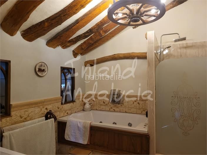 Foto af2523d9-2330-4bff-8868-2d0916ece2e4. Masia amb aparcament piscina a Algarinejo