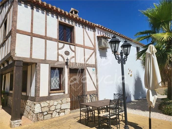 Foto f38d2db3-c20e-4a5e-9338-9a2dfe94ff66. Masia amb aparcament piscina a Algarinejo