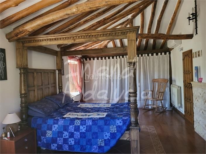 Foto f5864ee1-3808-48e9-8222-4461e7b4e503. Masia amb aparcament piscina a Algarinejo