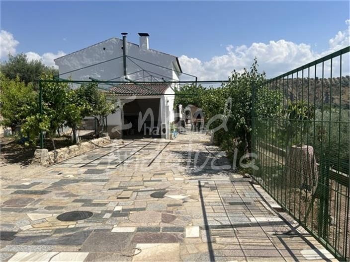 Foto 1cc9d9bd-048a-49ab-8a9c-b1f5f9c3b389. Masia amb piscina a Alcaudete