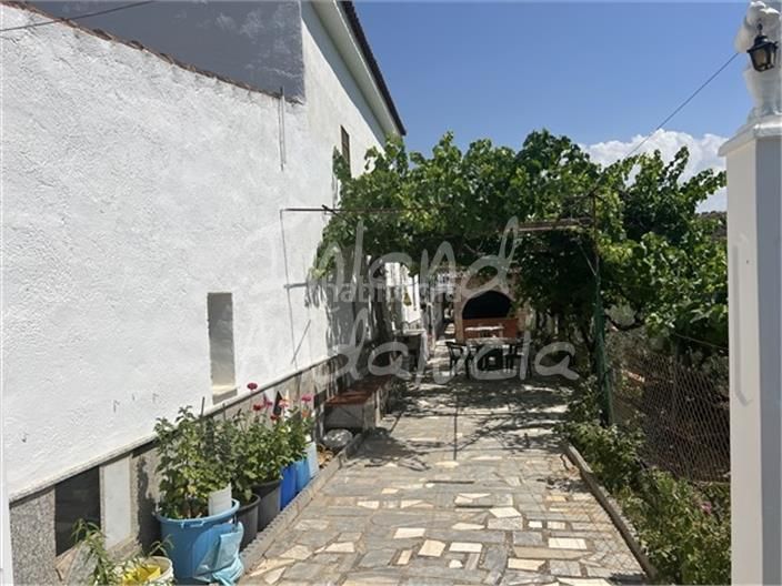 Foto c82d79ef-9b66-487e-8b9a-af3ed40070ee. Masia amb piscina a Alcaudete