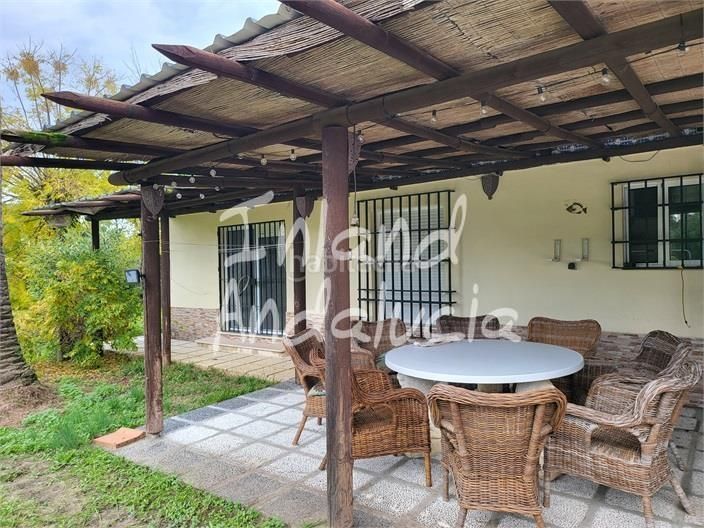 Foto 69e2a4f2-f06e-49bb-bdf5-fa46691f7eee. Casa amb piscina a Marchena
