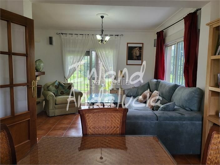 Foto f99981ee-cdec-4330-8e10-34e5f2a49a36. Casa amb piscina a Marchena