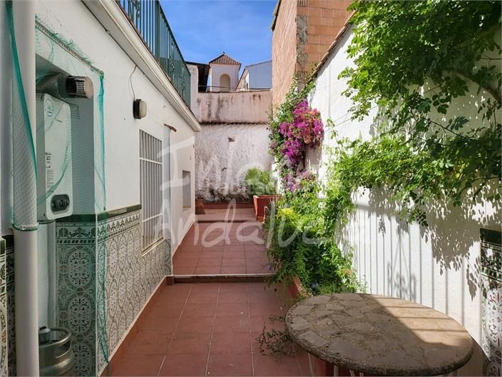 Foto f38e8927-36ee-4916-be66-1269f582bb69. Casa adossada a Cuevas de San Marcos