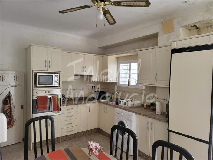 Foto 927c6a57-4bcb-4c32-8ed9-f3974279b0e9. Casa adossada a Estepa