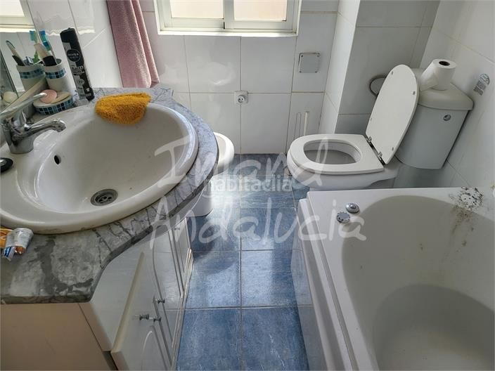 Foto f0ca6e8d-9068-4580-a8dd-95d26ed9ee5b. Casa adossada a Estepa