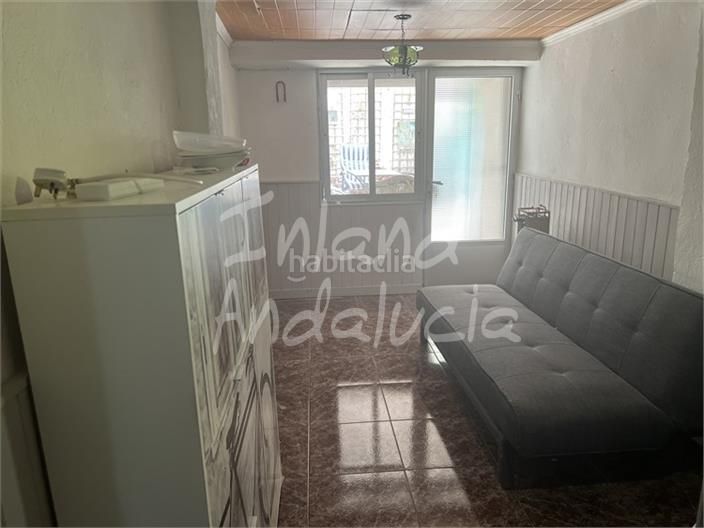 Foto f9174502-ebd8-4447-8db9-c159a6b9f8af. Casa adossada a Castillo de Locubín
