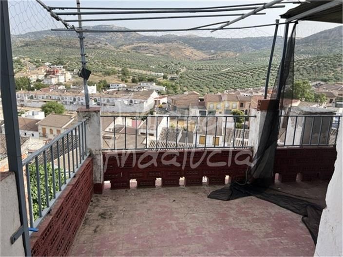 Foto cc6f4f72-5c6e-4ddc-821e-164b35aab590. Casa adosada en Luque